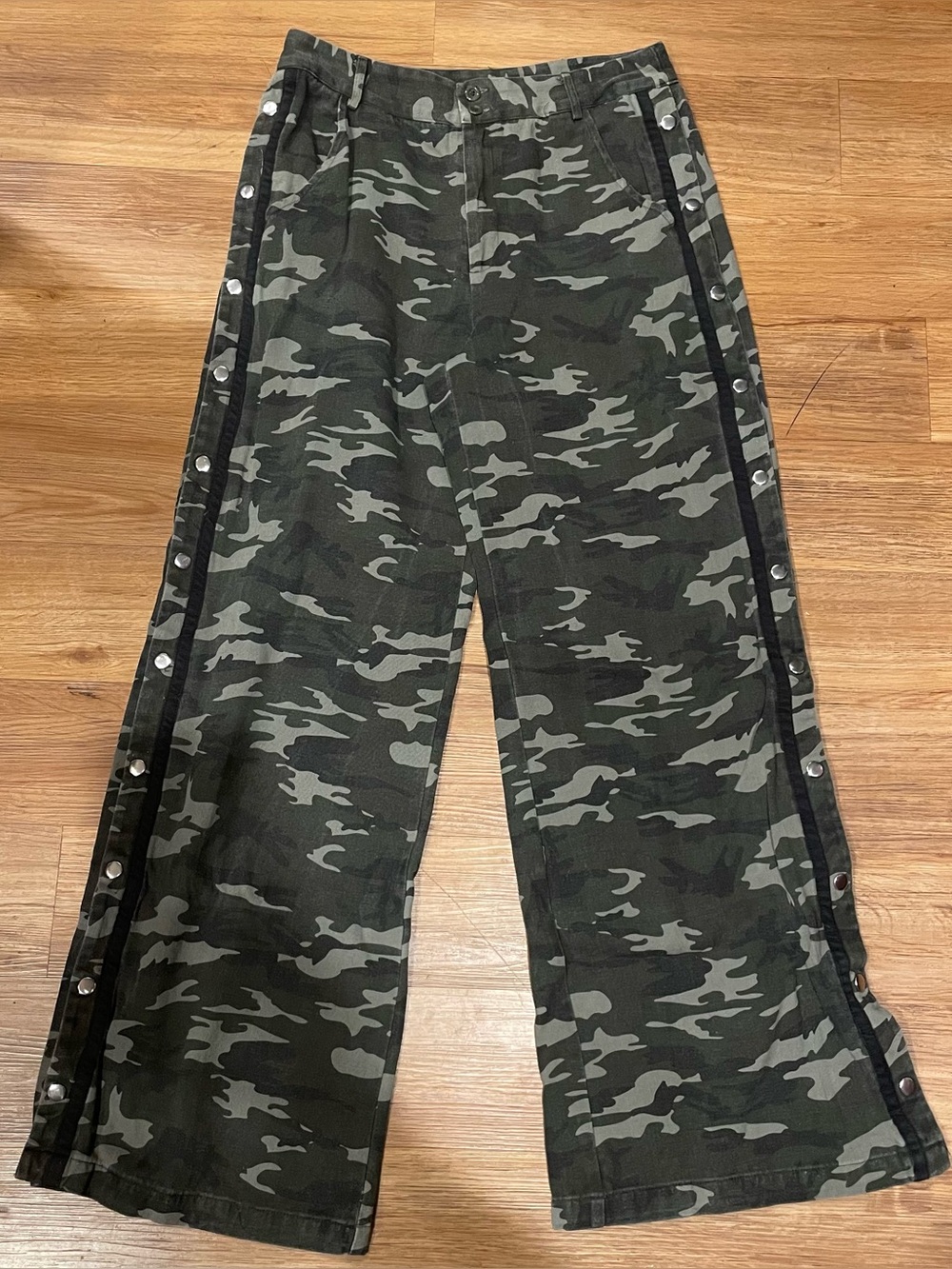 Fashion Nova Wide Leg Army Print Pants Size Large